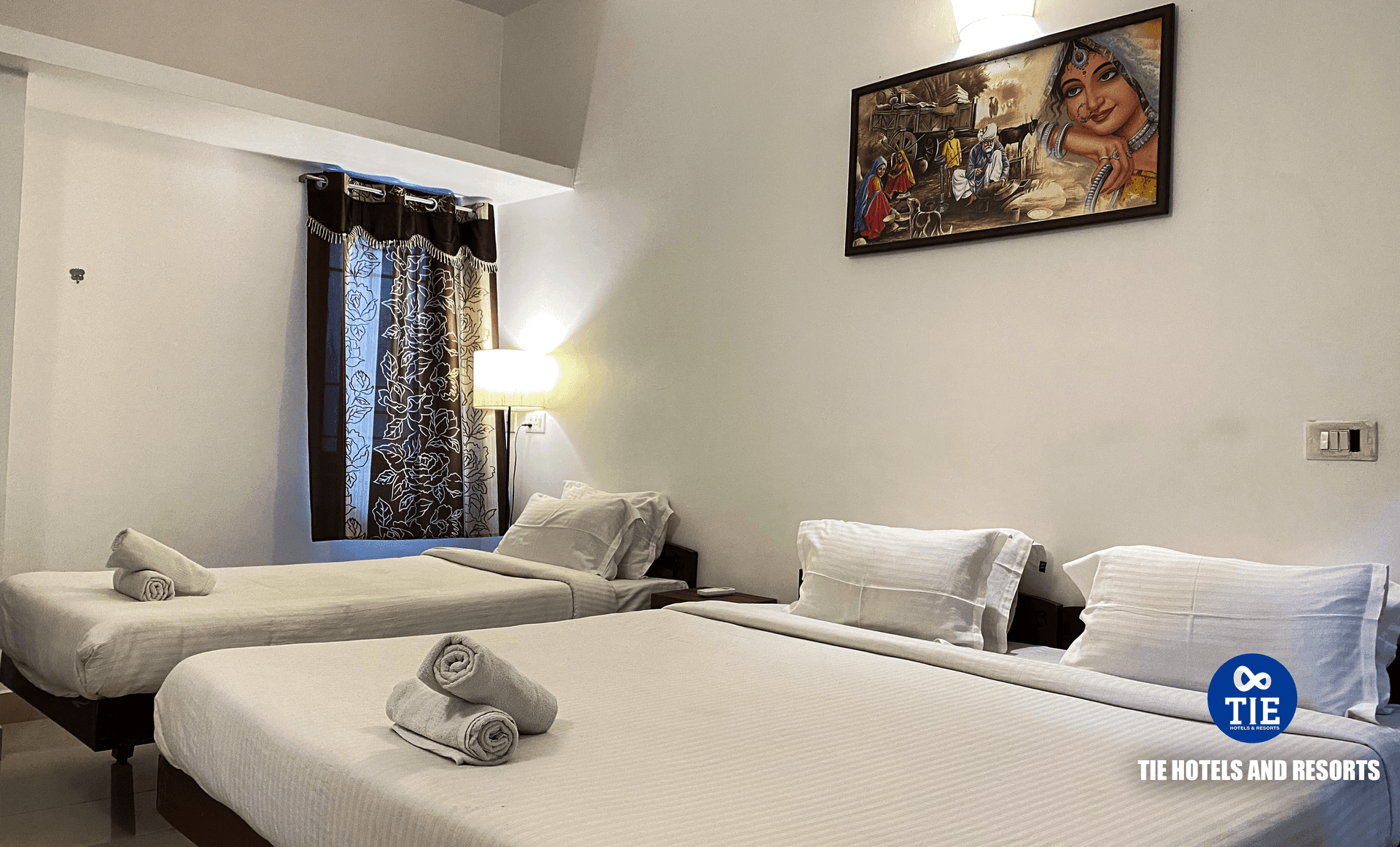 Elegant Room Features