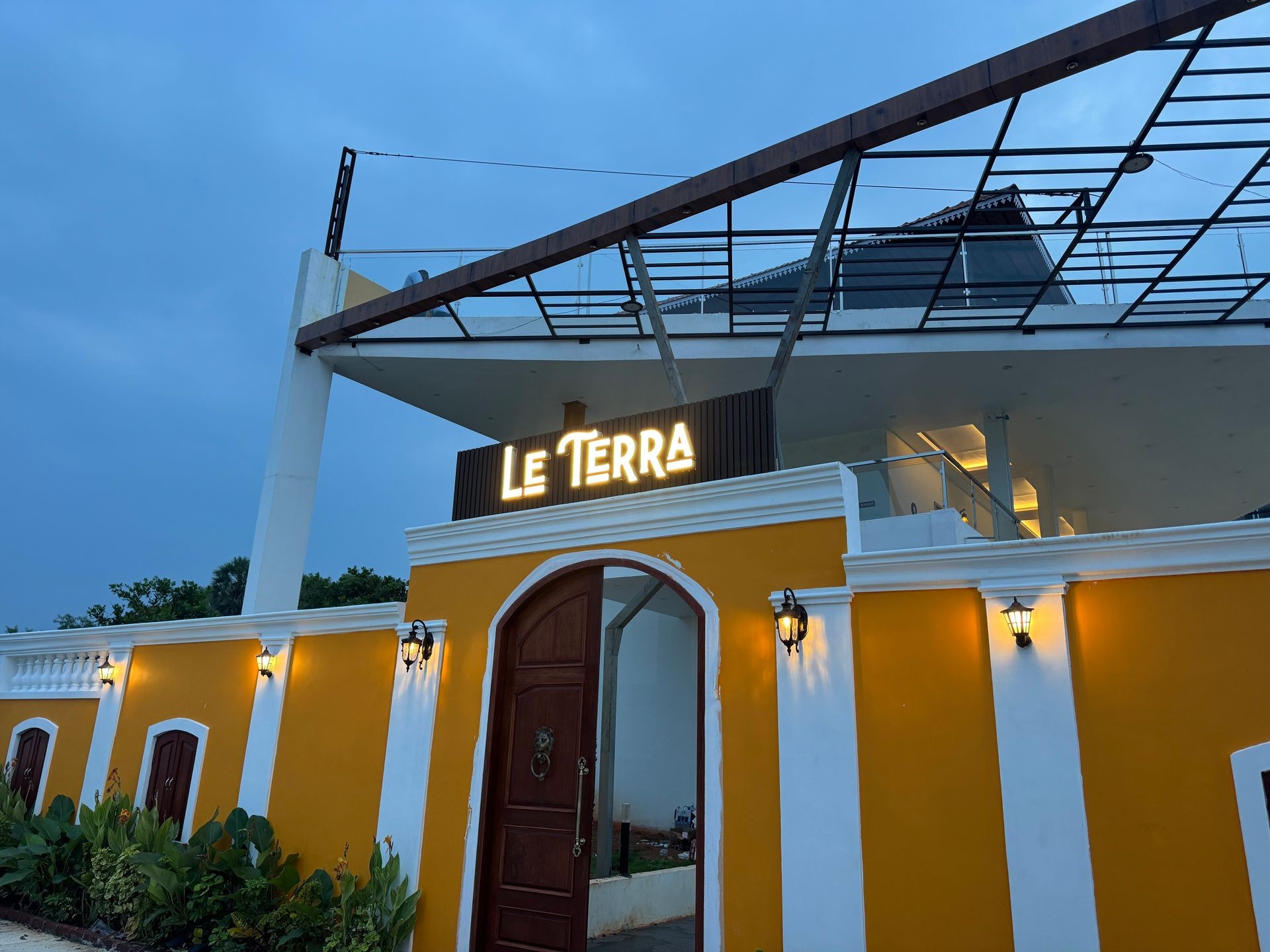LE TERRA RESORT HOTEL